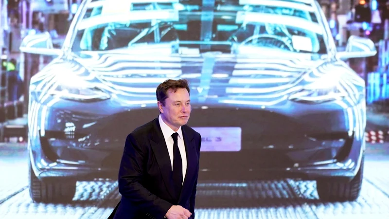 Fotografija: Za kar nekaj pretresa na borzi je poskrbel Elon Musk, ki je začel prodajati svoje delnice podjetja Tesla. FOTO: Aly Song/Reuters
