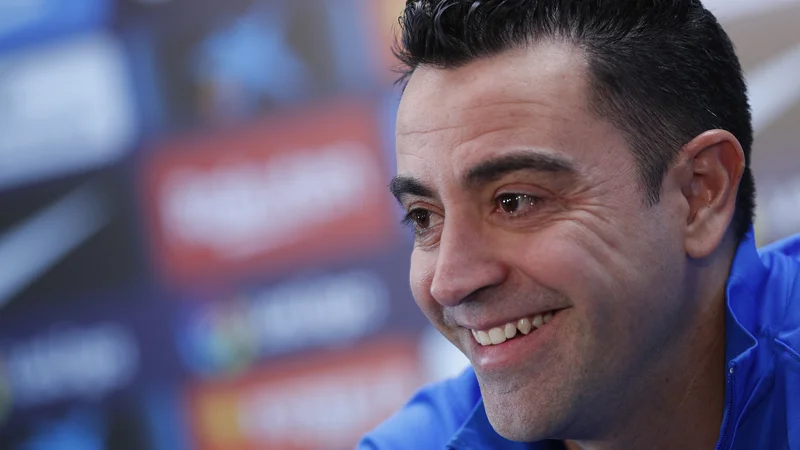 Fotografija: Xavi (na fotografiji) je v pričakovanju prve tekme na klopi Barçe namignil, da bi lahko z izbiro začetne enajsterice tudi presenetil. FOTO: Albert Gea/Reuters