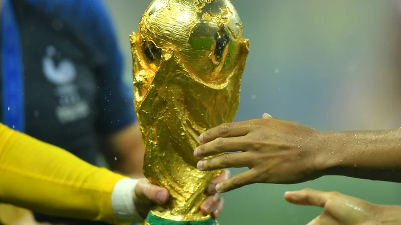 Fotografija: Pred SP 2018 v Rusiji, kjer je naslov osvojila Francija, sta v medcelinskih kvalifikacijah zmagali Avstralija, ugnala je Honduras (0:0 in 3:1), in Peru, ki je premagal Novo Zelandijo (0:0 in 2:0). FOTO: Dylan Martinez/Reuters