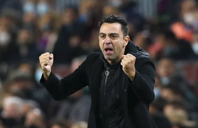 Xavi se je živahno lotil trenerske naloge pri Barceloni. FOTO:  Albert Gea/Reuters
