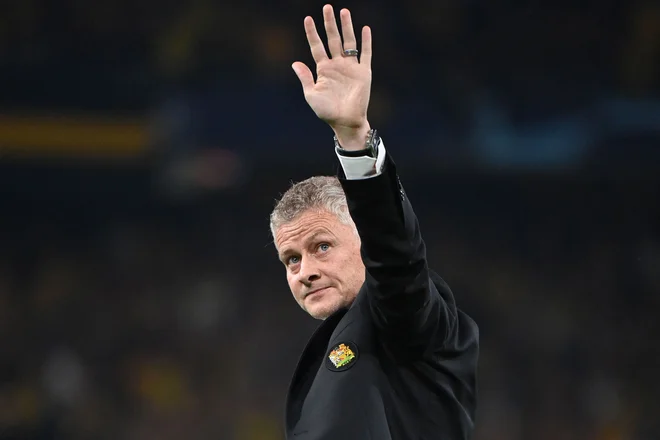 Ole Gunnar Solskjaer je pomahal v slovo Unitedu. FOTO: Fabrice Coffrini/AFP
