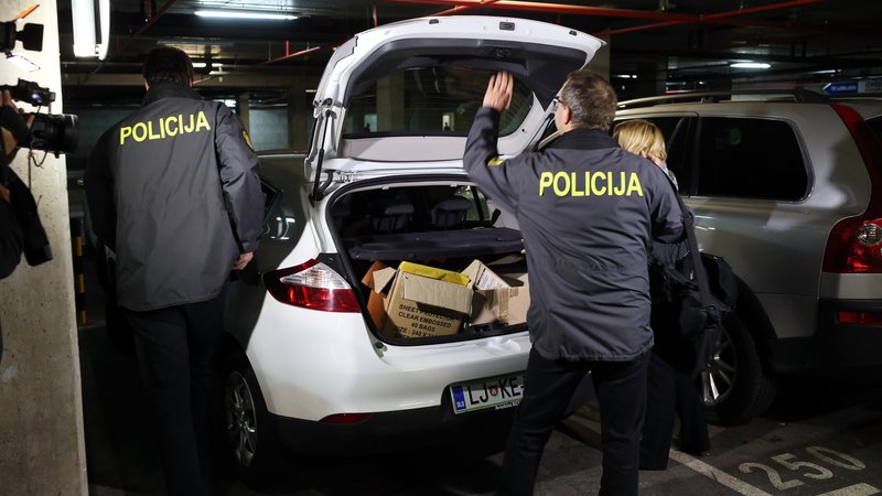 Fotografija: Od leta 2010 je policija obravnavala skupaj dvesto kaznivih dejanj goljufij na škodo EU. FOTO: Uroš Hočevar/Delo
