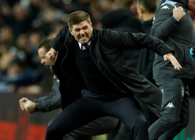 Steven Gerrard je v Birminghamu vodil prvo tekmo po slovesu od klopi Rangers in glasno proslavljal gola v 84. in 89. minuti. FOTO: John Sibley/Reuters
