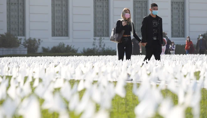 Pri ukrepih veliko strožja Kalifornija se srečuje z dvakrat večjo okuženostjo prebivalstva od demonstrativno bolj svobodnjaških Teksasa in Floride. Foto Mario Anzuoni/Reuters
