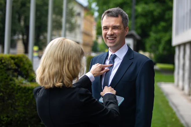 Proti ministru Dikaučiču je uvedena sodna preiskava zaradi suma kaznivih dejanj davčne utaje, ponarejanja ali uničenja poslovnih listin. FOTO: Voranc Vogel/Delo
