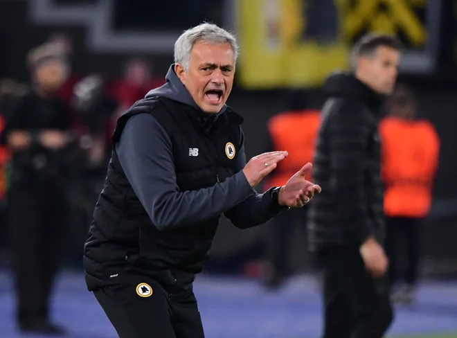 Trener Jose Mourinho naravnost uživa v »vzgajanju« mladih nogometašev. FOTO: Alberto Lingria/Reuters