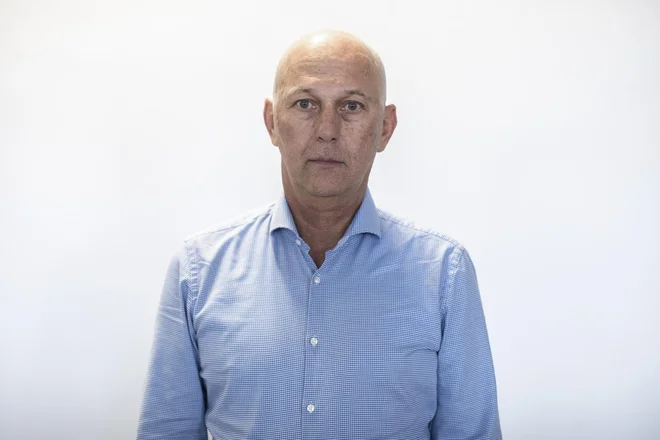 Dr. Matija Tomšič v zdravstvu dela že 39 let. FOTO: Voranc Vogel/Delo
