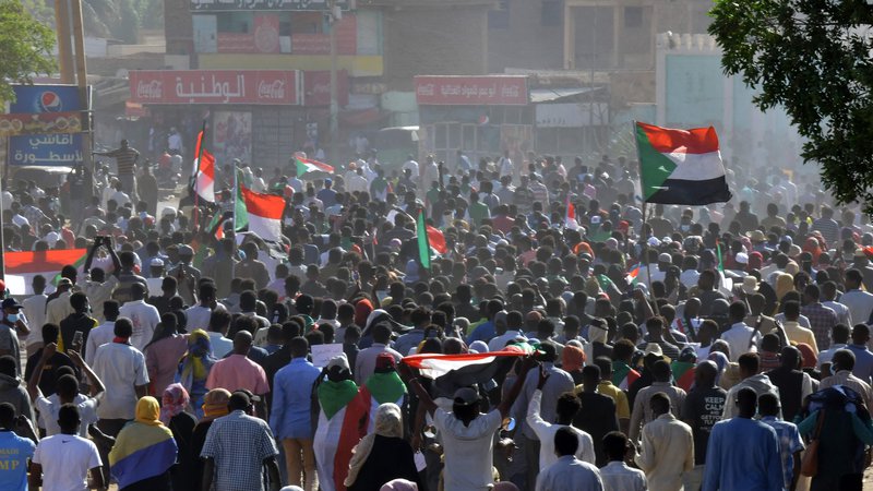 Fotografija: Protestniki v Omdurmanu so zahtevali vrnitev v civilno vladavino. Foto AFP
