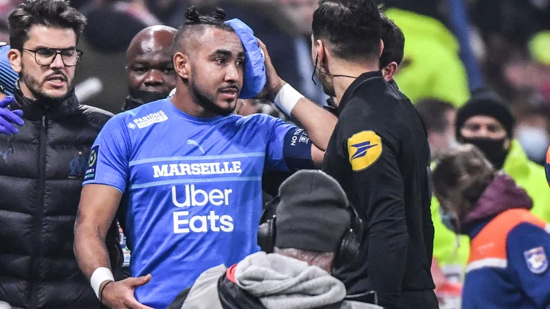 Fotografija: Dimitri Payet (na fotografiji) je bil letos že enkrat v središču navijaškega divjanja, in sicer na vročem provansalskem obračunu z Nico. FOTO: Philippe Desmazes/AFP