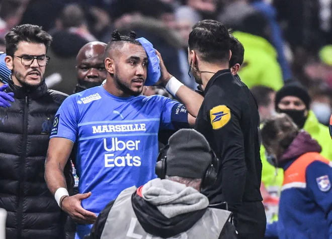 Dimitri Payet (na fotografiji) je bil letos že enkrat v središču navijaškega divjanja, in sicer na vročem provansalskem obračunu z Nico. FOTO: Philippe Desmazes/AFP
