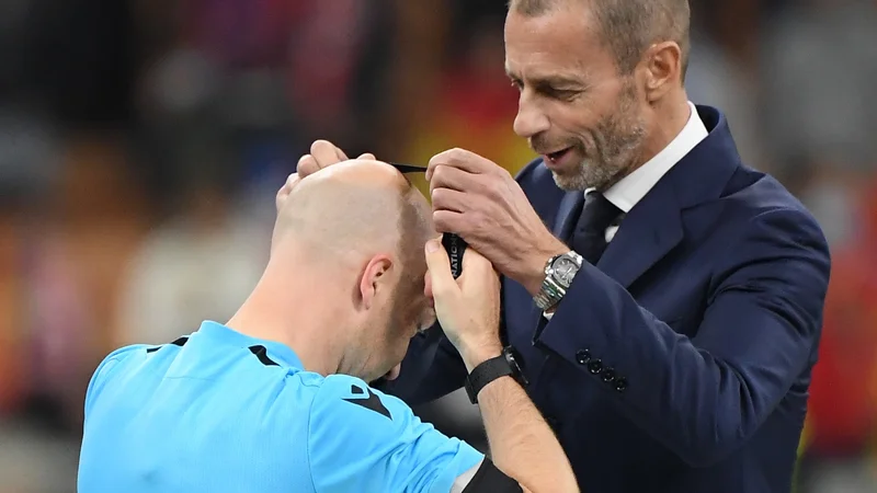 Fotografija: Aleksander Čeferin med zaključno slovesnostjo letošnjega finalnega turnirja lige narodov v Milanu. FOTO: Alberto Lingria/Reuters