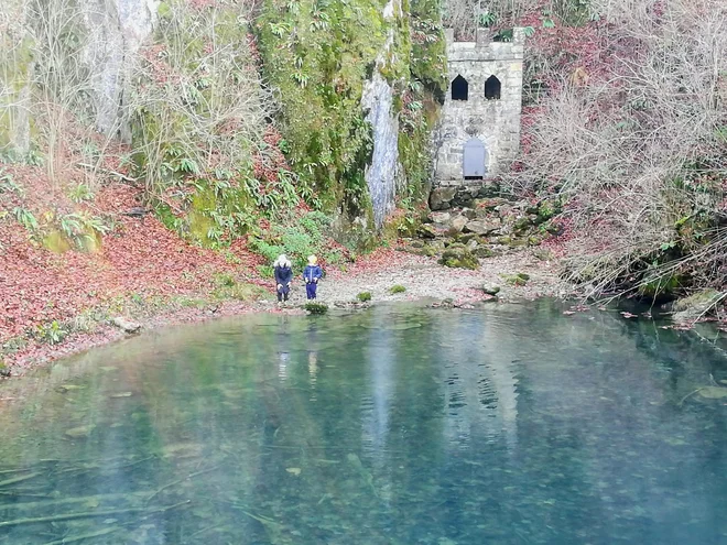 Tudi med potepanjem po okolici je mogoče najti veliko zanimivosti. FOTO: Simona Bandur
