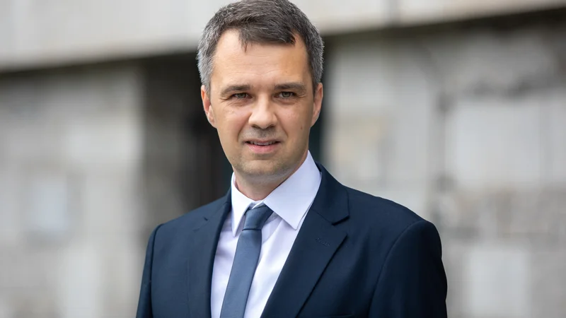 Fotografija: Po neuradnih informacijah so novelo zakona pripravili v kabinetu predsednika vlade in ga vsilili pravosodnemu ministru Marjanu Dikaučiču. FOTO: Voranc Vogel/delo