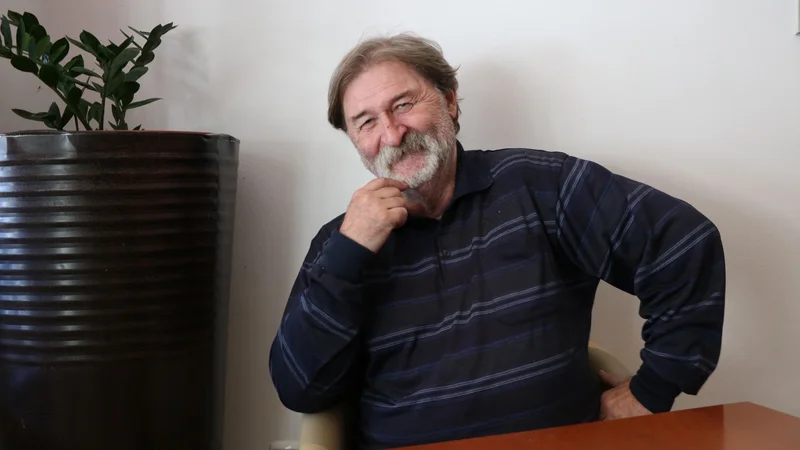 Fotografija: Lajos Bence je prekmurski madžarski pesnik, ki piše samo v madžarskem jeziku in ga zato slovenski kulturni prostor ne sprejema kot slovenskega avtorja. FOTO: Jože Pojbič