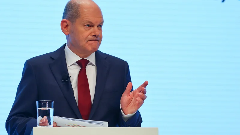 Fotografija: Vlada Olafa Scholza tako tudi formalno povezuje gospodarski razvoj z bojem proti podnebnim spremembam. FOTO: Fabrizio Bensch/Reuters