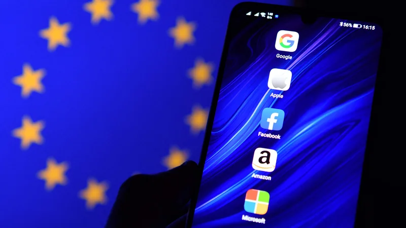 Fotografija: V EU bodo postavljene omejitve za največja podjetja na čelu z Googlom, Applom, Facebookom, Amazonom in Microsoftom (Gafam). FOTO: Justin Tallis/AFP
