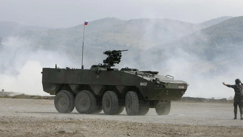 Fotografija: V majski anketi, ki jo je naročila zveza Nato, je bilo kar 70 odstotkov vprašanih proti povečevanju izdatkov za SV, 33 odstotkov jih je bilo za zmanjšanje. FOTO: Leon Vidic/Delo