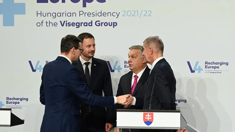 Fotografija: Predsedniki vlad višegrajske četverice: Mateusz Morawiecki, Eduard Heger, Viktor Orbán in Andrej Babiš FOTO: Attila Kisbenedek/AFP