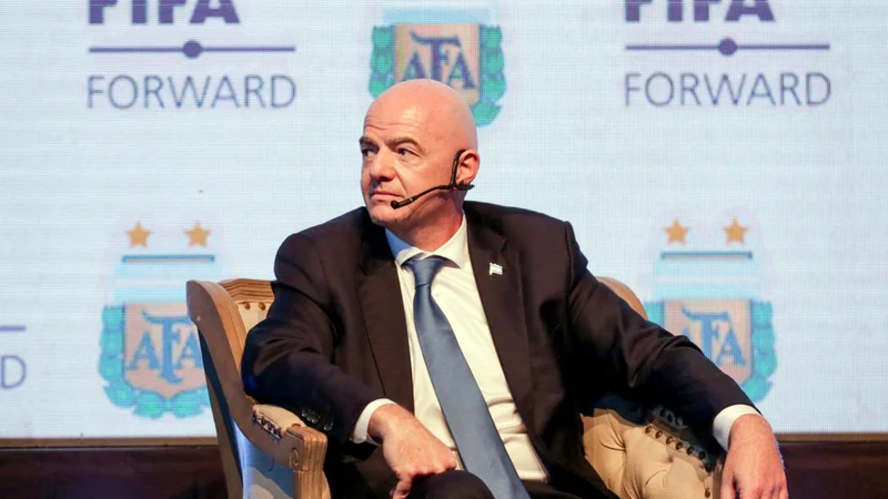 Fotografija: Predsednik Fife Gianni Infantino se bo moral zagovarjati v Švici. FOTO: Tato Pagano/AFP
