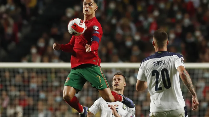 Fotografija: Ronaldo bo moral izločiti evropske prvake iz Italije. FOTO: Pedro Nunes/Reuters