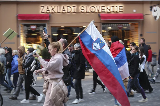 Naša pot do uspešnega razvoja in s tem blaginje lahko vodi le prek širšega družbenega konsenza, ki temelji na večjem medsebojnem zaupanju. Naložba vanj je zato morda tista najdragocenejša. FOTO: Jure Eržen/Delo
