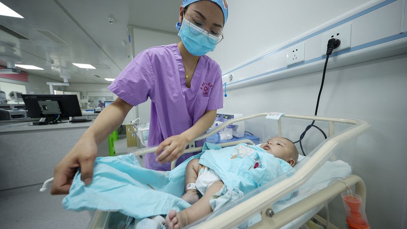 Fotografija: Je morda čas za vzpostavitev spletne strani za izbiro kitajskih imen novorojenim Evropejcem? FOTO: Str/AFP
