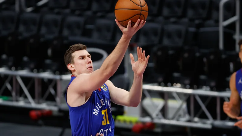 Vlatko Čančar je opozoril nase v majici Denverja. FOTO: Rick Osentoski/Usa Today Sports
