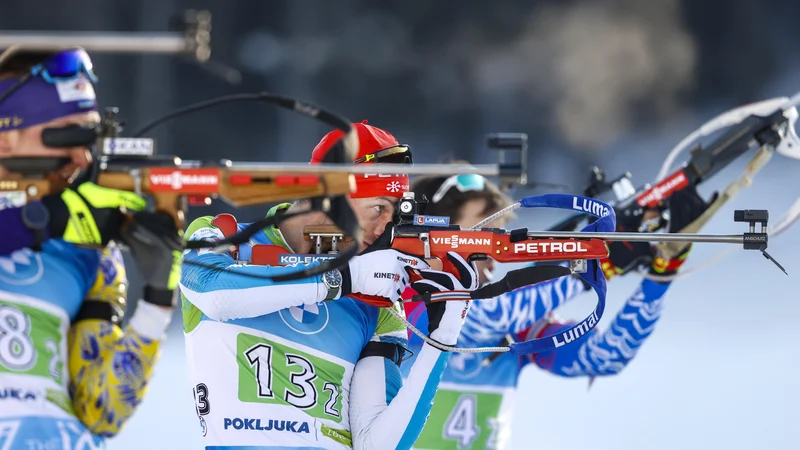 Fotografija: Jakov Fak med štafetnim nastopom na letošnjem svetovnem prvenstvu na Pokljuki. FOTO: Foto Matej Družnik