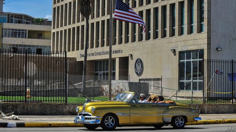 Fotografija: Havanski sindrom je ime, ki se je oprijelo še vedno skrivnostnega obolevanja ameriških diplomatov, njegove prve žrtve pa so odkrili leta 2016 na ameriškem veleposlaništvu v kubanski prestolnici. FOTO: Afp
