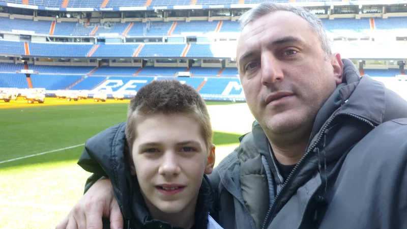 Fotografija: Oče in sin na štadionu madridskega Reala, kjer je bil Luka kot član košarkarske ekipe nato več let stalni gost. FOTO: Facebook