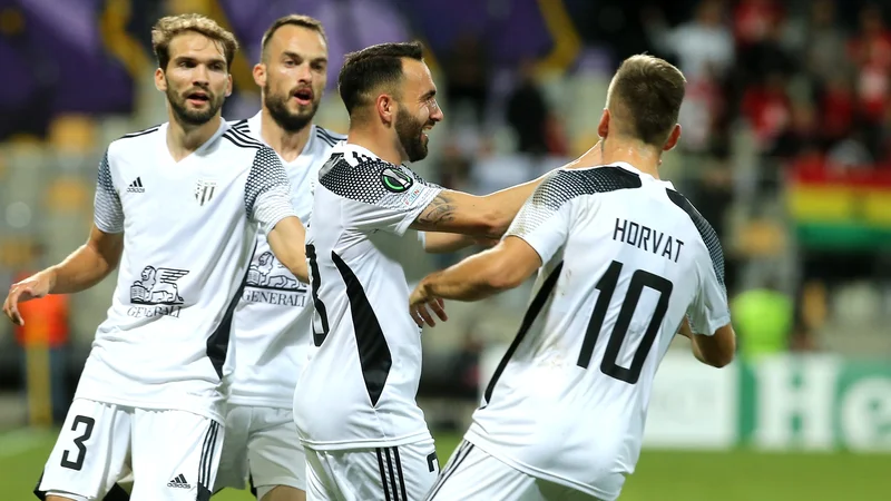 Fotografija: Nogometaši Mure so vpisali novo zmago. FOTO: Jože Suhadolnik/Delo
