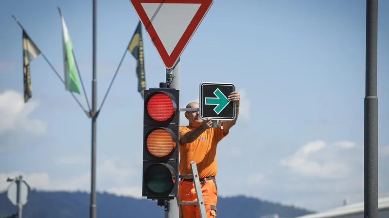 Fotografija: Prometno ugodno lansko leto je močno zaznamovala tudi vladna omejitev gibanja zaradi zajezitve virusa. FOTO: Jože Suhadolnik/Delo
