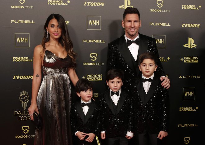Lionel Messi, soproga Antonella in njuni trije sinovi. FOTO: Benoit Tessier/Reuters
