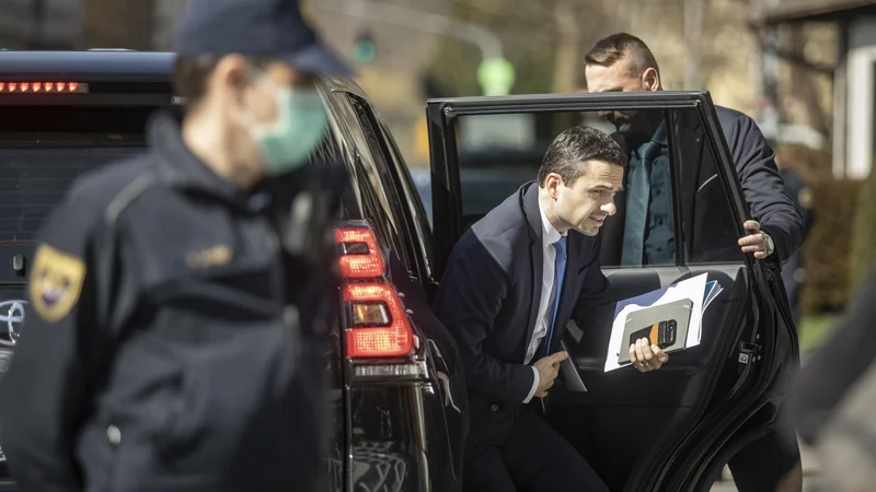 Fotografija: Prvak Matej Tonin podpira pobudo o političnem sodelovanju na sredini, slovenski politični prostor namreč potrebuje dialog, pravi. FOTO: Voranc Vogel
