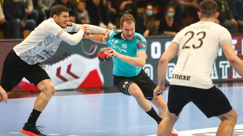 Fotografija: Gorenje (na fotografiji Timotej Grmšek) ni ponovilo predstave izpred 14 dni, ko je nadigralo Nexe. FOTO: RK Gorenje