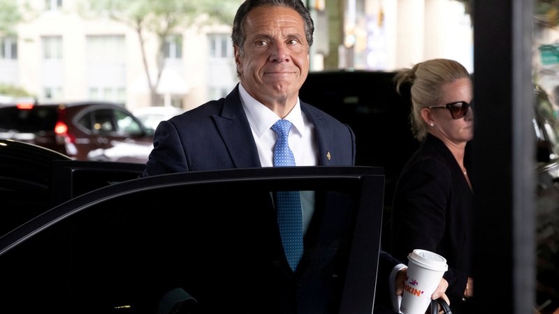 Fotografija: Poskusi utišanja afere nekdanjega guvernerja zvezne države New York Andrewa Cuoma, obtoženega spolnega nadlegovanja, so v ZDA znova odprli vprašanje povezanosti novinarstva in politike. Foto Caitlin Ochs/Reuters
