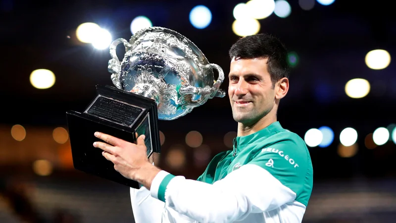 Fotografija: Najboljši teniški igralec na svetu Novak Đoković januarja v Melbournu najbrž ne bo lovil rekordnega 21. velikega slama in rekordne desete zmage na OP Avstralije. FOTO: Asanka Brendon Ratnayake/Reuters
