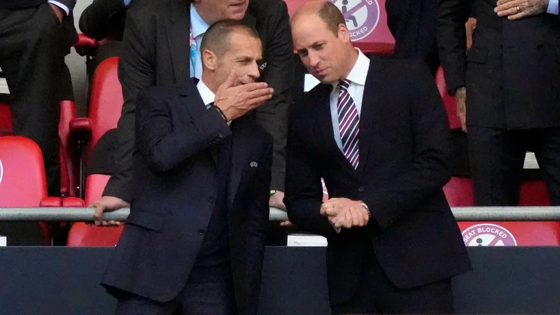 Fotografija: Aleksander Čeferin se je odkrito spopadel z ustanovitelji superlige in si pridobil podporo skoraj vseh evropskih vodileljev ter tudi kronanih glav, kot je britanski prestolonaslednik princ William. FOTO: Frank Augstein/Reuters