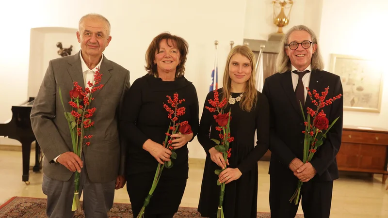 Fotografija: Primož Kališnik je po Bloudkovi plaketi prejel še nagrado Marjana Rožanca. FOTO: Voranc Vogel/Delo
