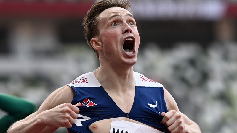 Fotografija: Tek Carstena Warholma (na fotografiji) v finalu na 400 metrov ovire imajo mnogi za eno najboljših tekaških predstav v zgodovini olimpijskih iger. FOTO: Jewel Samad/AFP
