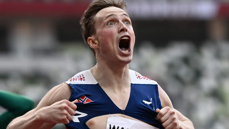 Fotografija: Tek Carstena Warholma (na fotografiji) v finalu na 400 metrov ovire imajo mnogi za eno najboljših tekaških predstav v zgodovini olimpijskih iger. FOTO: Jewel Samad/AFP