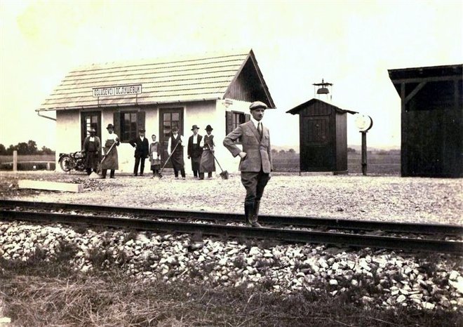 Nova železniška postaja Osluševci tik pred odprtjem leta 1926.

FOTO: Arhiv Frančka Laha
