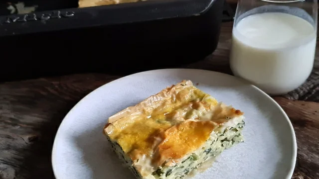Fotografija: Poletov recept: Špinačno sirova gibanica. FOTO: Tanja Drinovec/ Delo