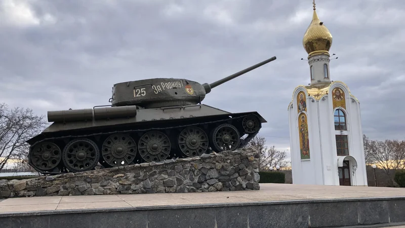 Fotografija: Spominskih tankov je v Pridnestrski republiki veliko. FOTO: Aljaž Vrabec
