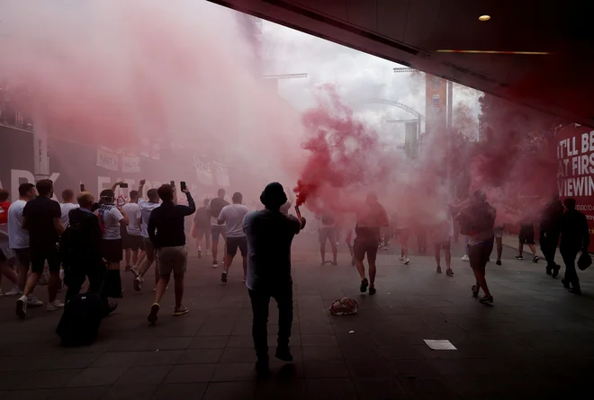 Zmeda pred štadionom in v njem je bila popolna. FOTO: Lee Smith/Reuters
