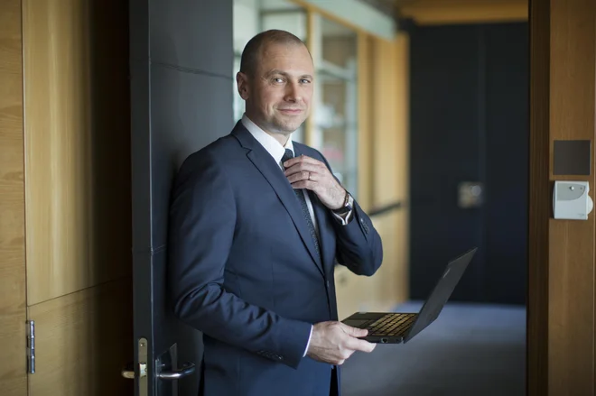 Blaž Brodnjak izpostavlja, da življenje v Sloveniji ostaja na visoki ravni. FOTO: Jure Eržen/Delo
