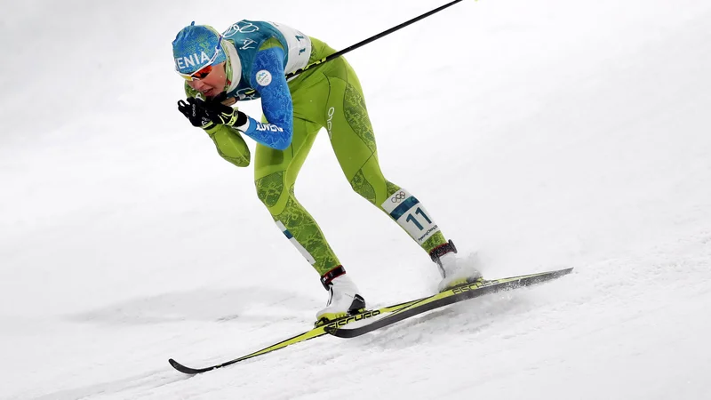 Fotografija: Anamarija Lampič je takole pogosto drvela v spustu šprinterske tekme in tudi tokrat je bila hitra, saj se je prvič v sezoni uvrstila v finale. FOTO: Matej Družnik/Delo
