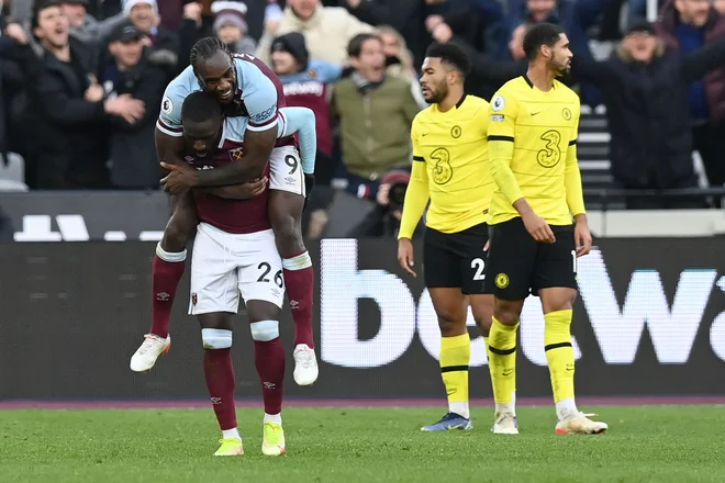 Arthur Masuaku (spodaj) je s srečnim zadetkom odločil londonski derbi na olimpijskem štadionu.&nbsp;FOTO: Glyn Kirk/AFP
