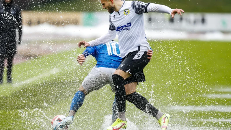 Novembra sta se na robu regularnosti že pomerila Bravo in Koper. FOTO:&nbsp;Matej Družnik/Delo
