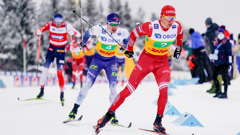 Fotografija: Tradicionalno norveško prizorišče svetovnega pokala v smučarskem teku je za konec ponudilo zanimivi štafetni preizkušnji. FOTO: Fredrik Varfjell/Reuters